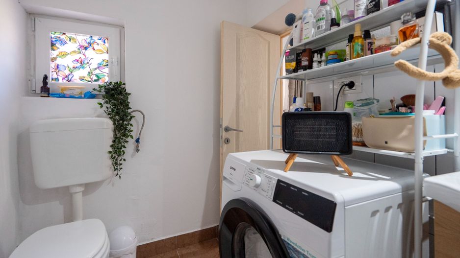 Casa cu 300 mp de teren , acces auto si dublu front in Nufarul - Poză 3