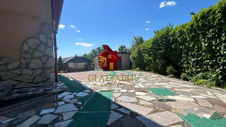 Vila impresionanta Husi + 2835 mp teren, P+1+M, constructie deosebita - Poză 23