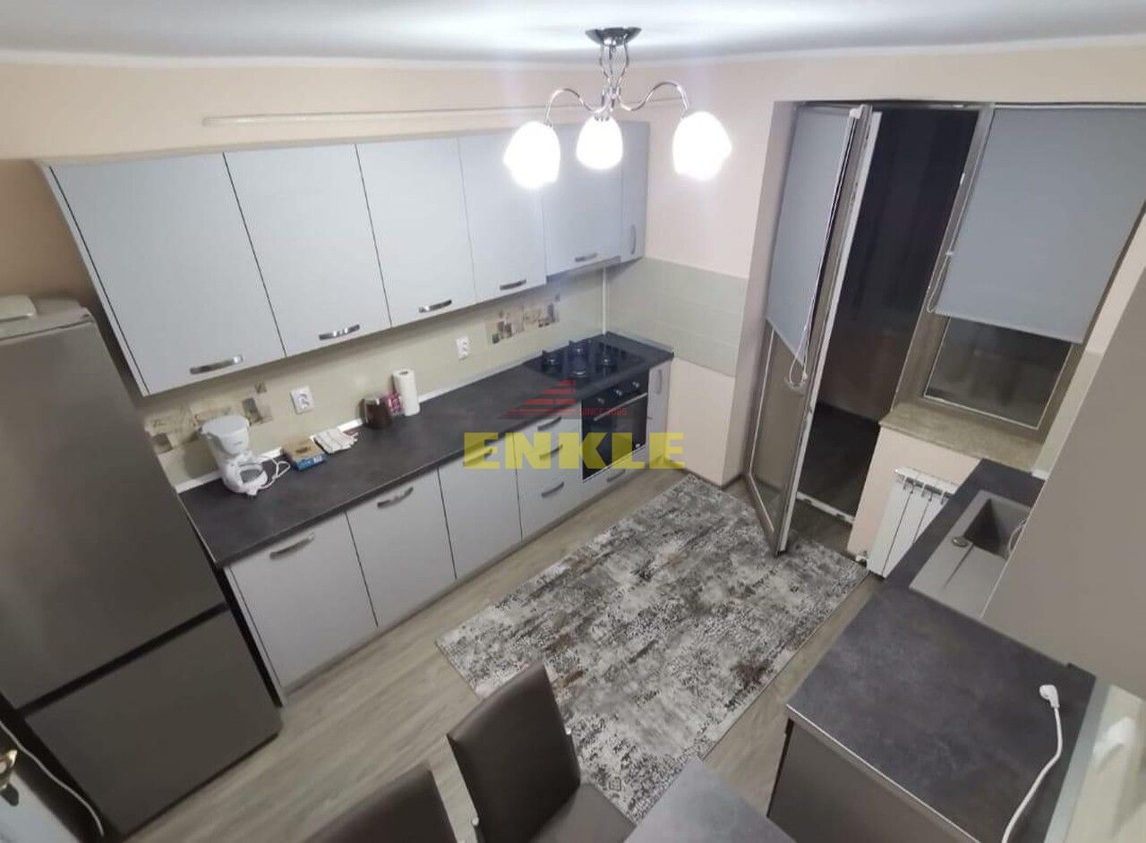 De închiriat apartament cu 3 camere - Poză 2
