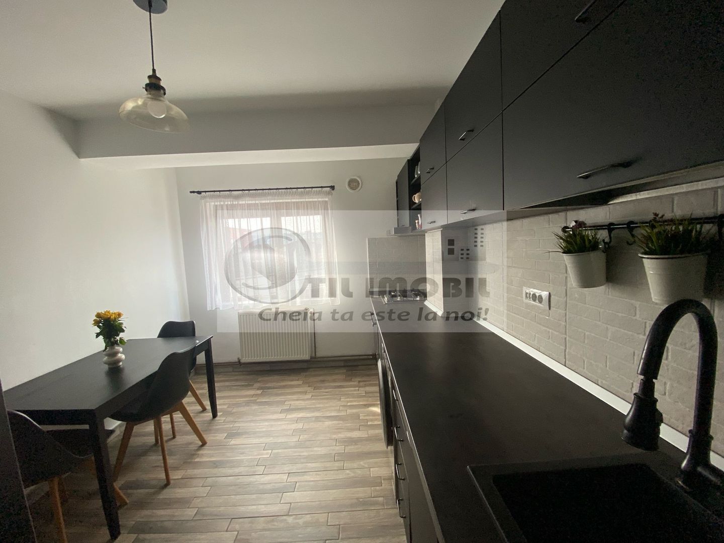 Apartament 2 camere decomandat mobilat Podul de Piatra 159000 euro - Poză 6