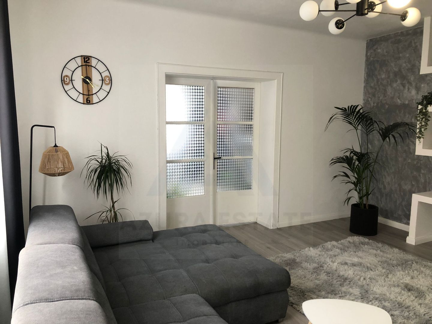 Casa renovata 250 mp utili si teren 935 mp in zona centrala Cisnadie - Poză 2