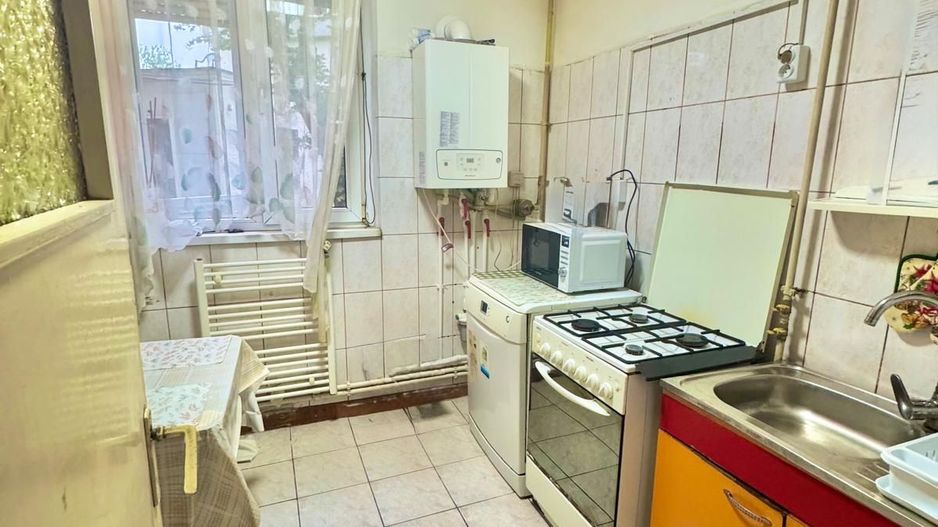 Apartament 3 camere de vânzare – zona centrală - Poză 2