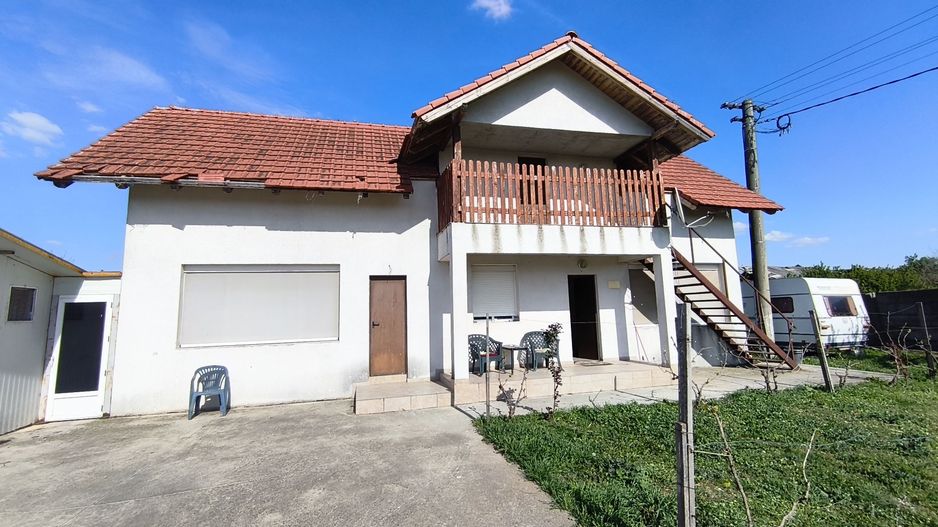Casa cu 4 camere cu teren de 14,340 mp + platforma de beton cu hala - Poză 2