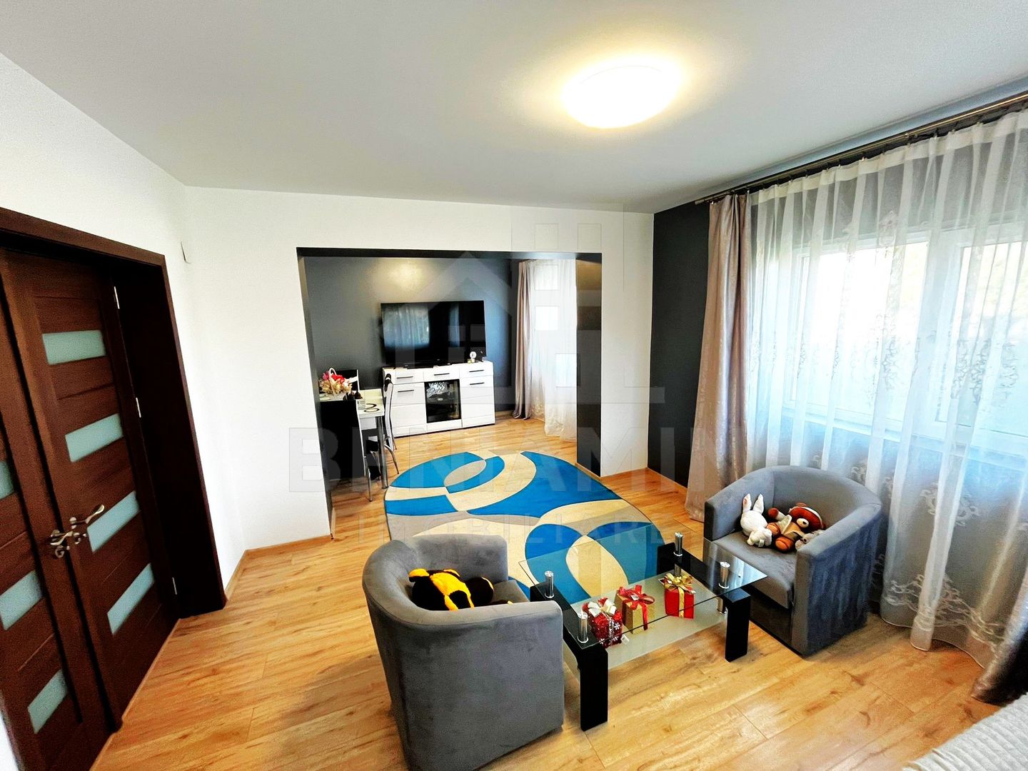 Casa P+1-Toate Utilitatile-3 Dormitoare-2 Bai-680mp Teren-Mobilata - Poză 2
