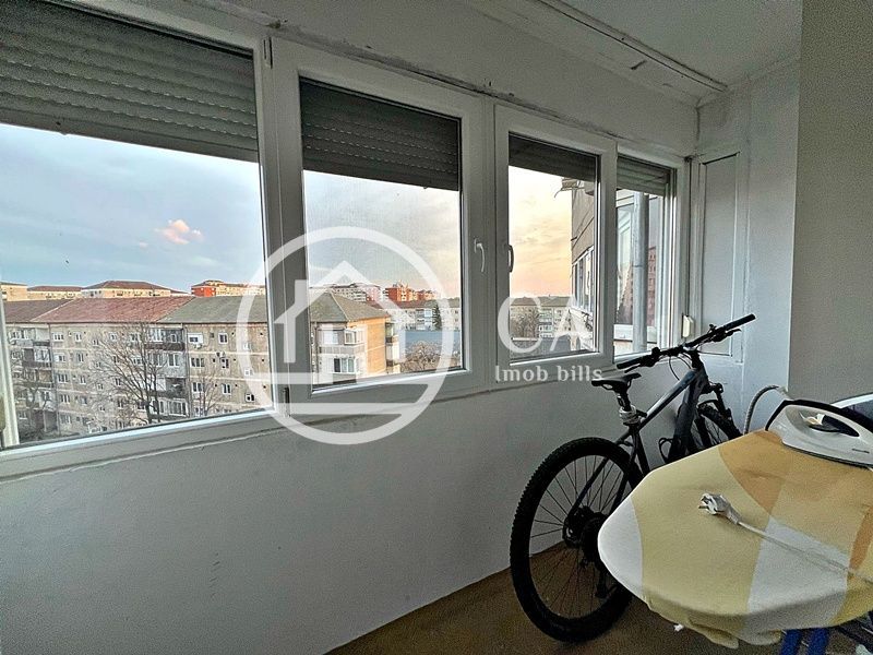 Apartament de vânzare cu 3 camere în zona Rogerius, Oradea - Poză 10