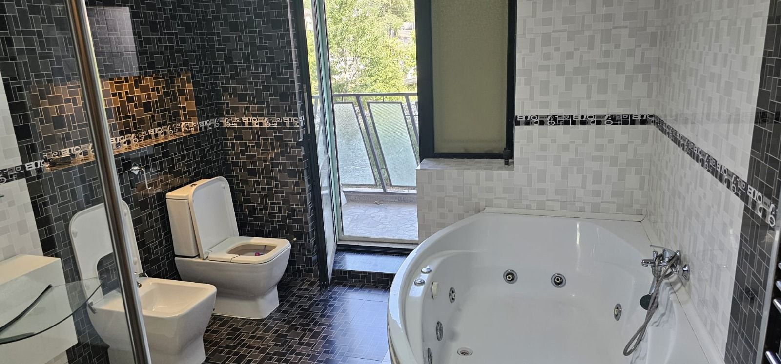 Apartament cu 3 camere, 102 mp, parter, mobilat - zona Gara - Centru - Poză 9