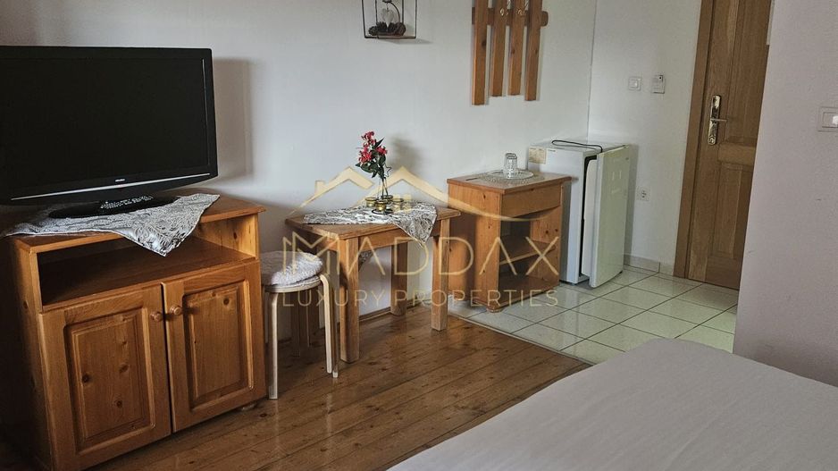 Pensiune 10 camere cu restaurant // teren 900 mp // Moieciu de Jos - Poză 31