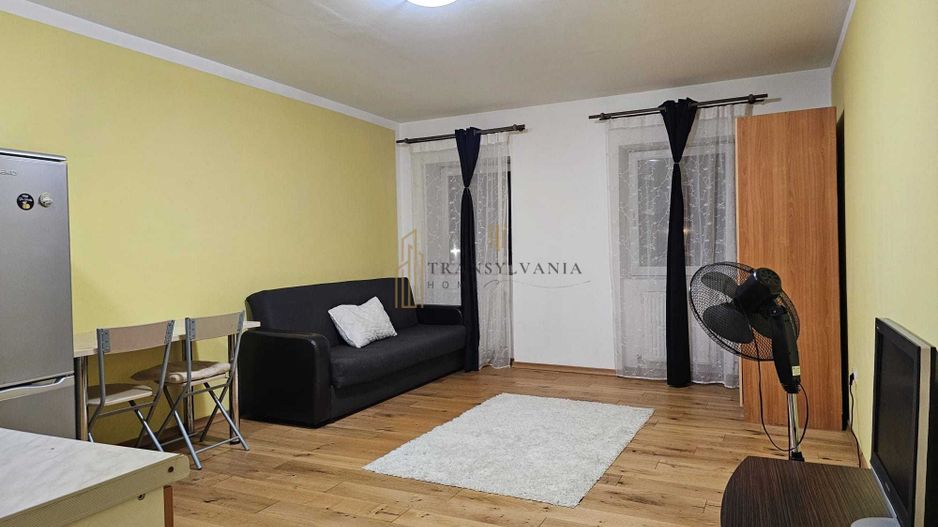 Garsoniera spatioasa la etaj intermediar, bloc cu Lift, Zona Broscarie - Poză 1