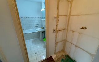 Decomandat. Model spatios. Disponibil imediat. Etaj intermediar. - Poză 15