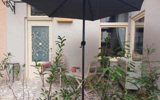 Casă renovată, cu terasă și grădină, în zonă Centrala - Poză 8