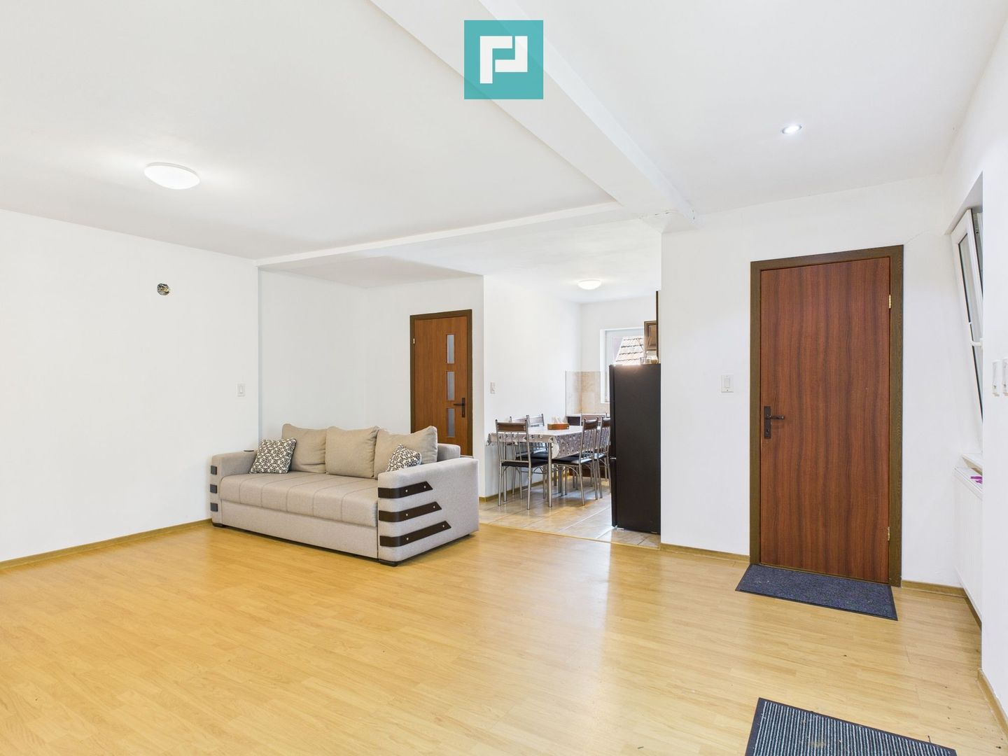 Casă de vacanță mobilată și utilată la Miniș - Poză 8