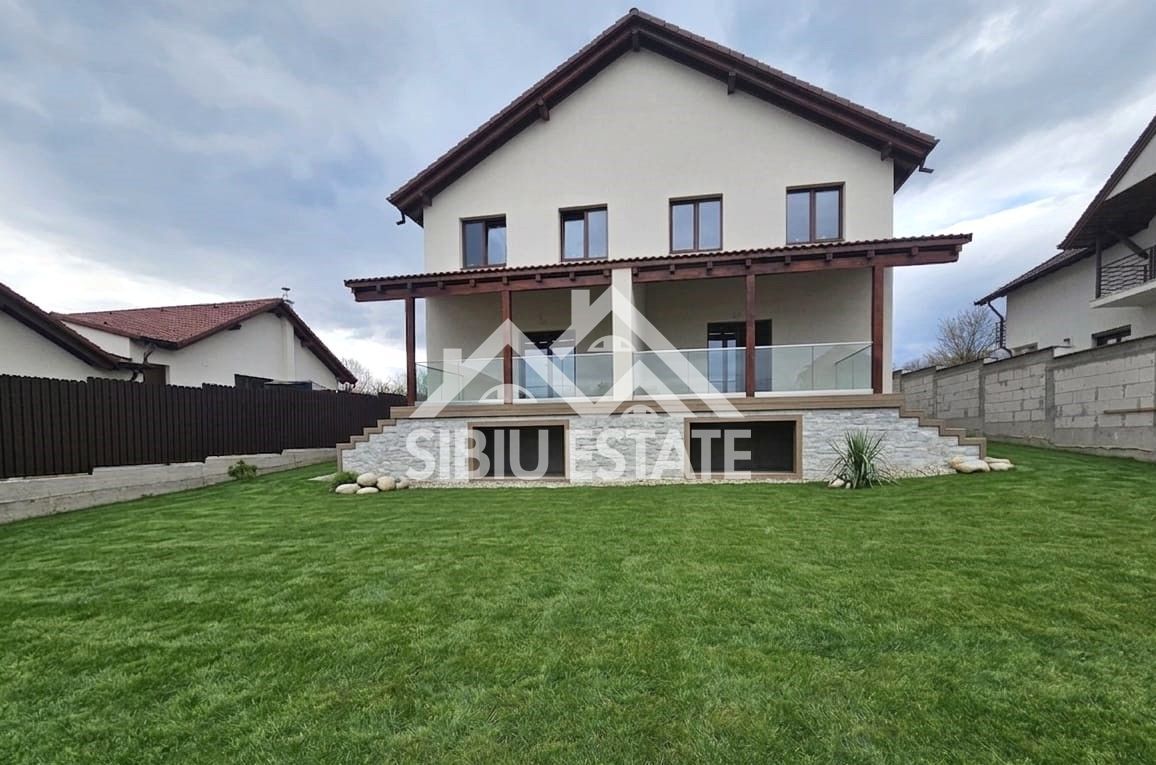 Casa 4 camere, 2 bai, curte si terasa Sibiu Calea Cisnadiei - Poză 1