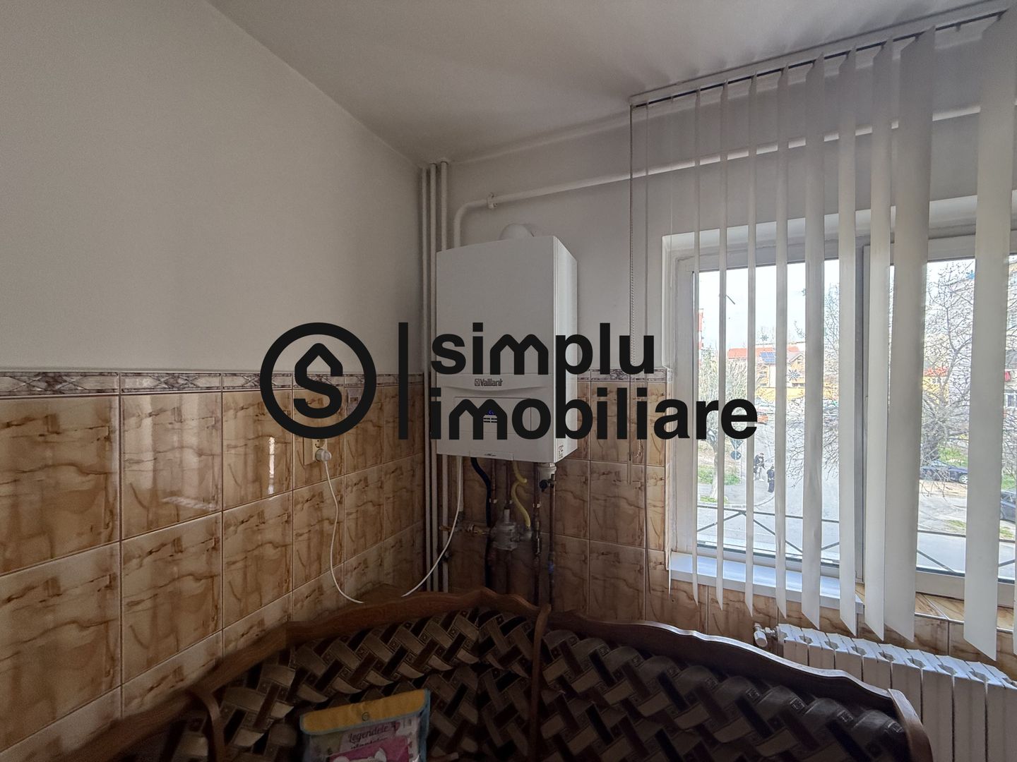 3 decomandate, etaj 2/4, centrala termica, Rovine - 157 000 Euro - Poză 17