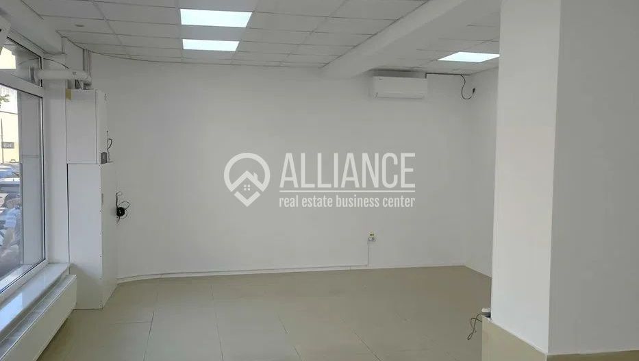 CENTRU (COD10) - Spatiu comercial / birouri de inchiriat - Poză 2