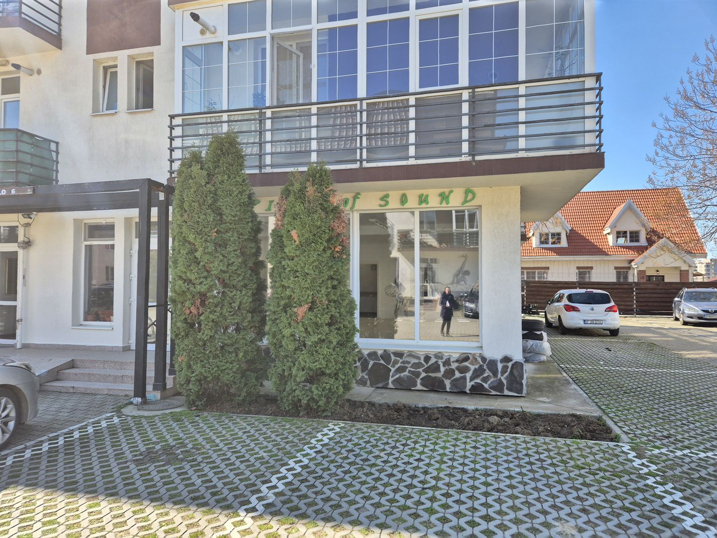 Spatiu comercial 109,54 mp + teren 222 mp + 2 locuri de parcare - Varteju - Poză 7