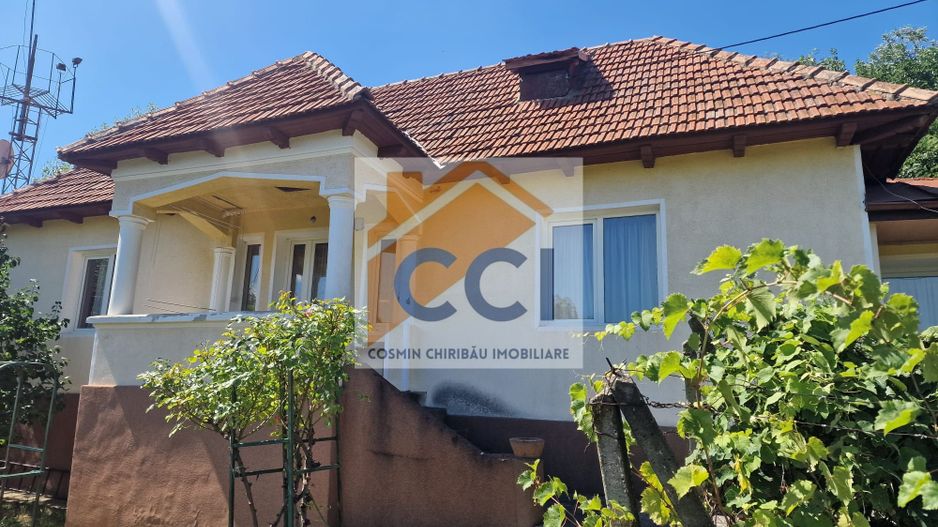 Casa in mediu rural cu teren - Poză 1