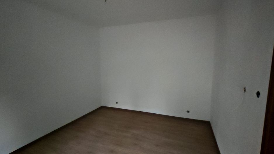 Corp de casa P+M 4 camere , ASTRA - Carpatilor -LIDL- ,curte comuna. - Poză 19