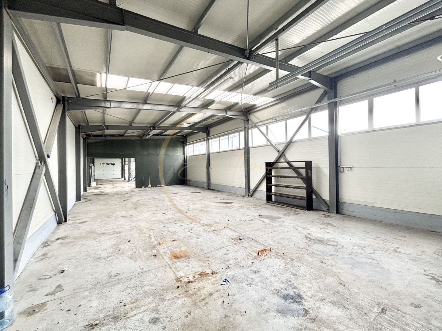 Hala nouă de închiriat — 310 mp utili, vizibilitate excelentă, dotări premium - Poză 5