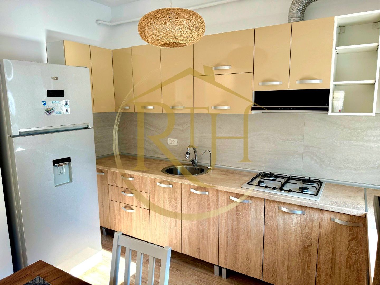 Oferim spre inchiriere, apartament deosebit cu 3 camere si curte proprie, situat in Dumbravita - Poză 5