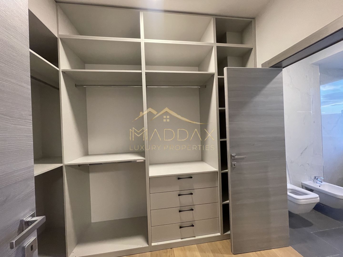 **APARTAMENT ELEGANT** FLOREASCA **CU VEDERE SPECTACULOASA CATRE LAC - Poză 18