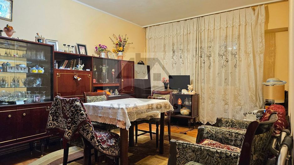 Apartament cu trei camere, zona Racadau 75 mp - Poză 1