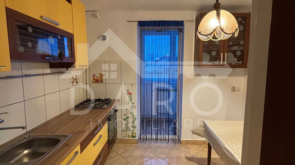 INCHIRIERE Apartament spațios cu 3 camere în zonă centrală - Poză 2