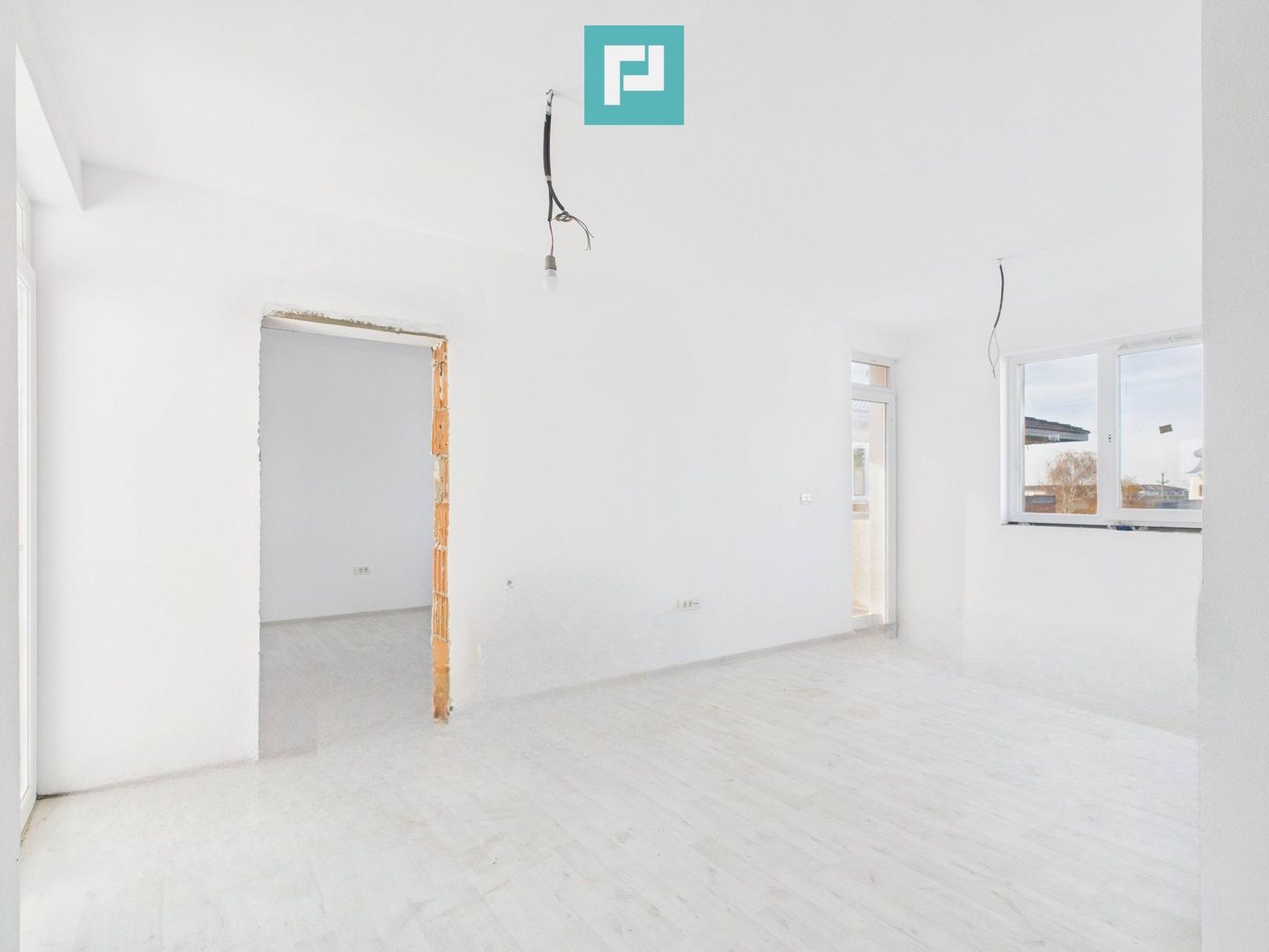 Penthouse cu terasă generoasă, în inima Chișodei - Poză 3