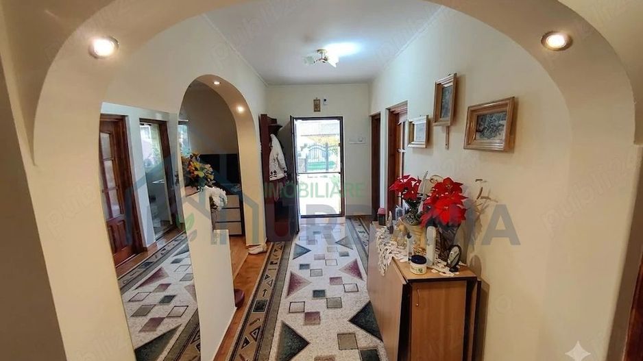 Casă spațioasă de vânzare, 220 mp, teren 700 mp, Horpaz – ideală pentru două familii - Poză 3
