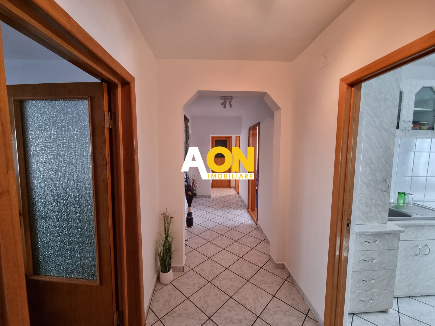 De vanzare apartament 5 camere, etaj intermediar, Cetate - Poză 9