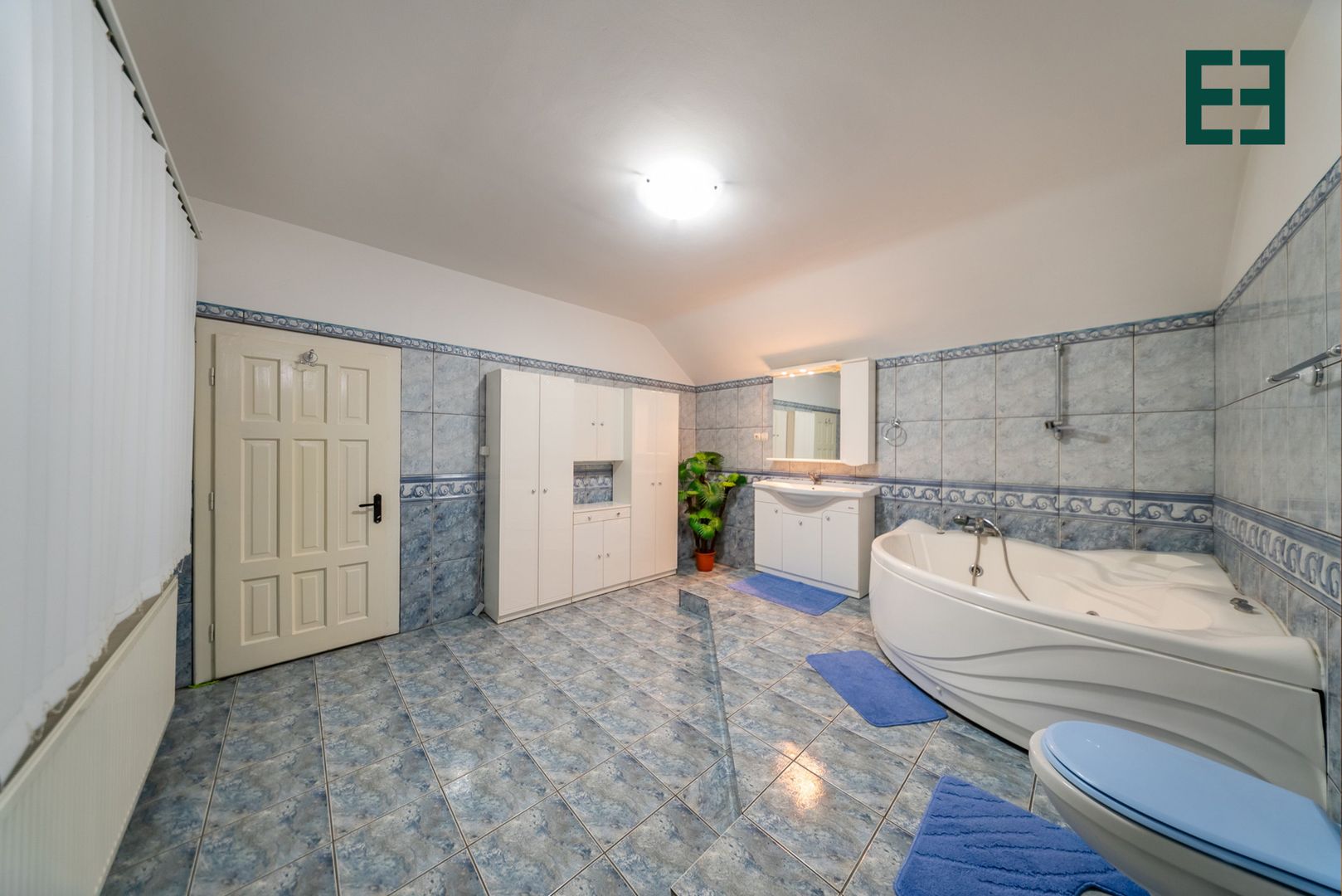 Casă spațioasă în orașul Pâncota județul Arad - Poză 14