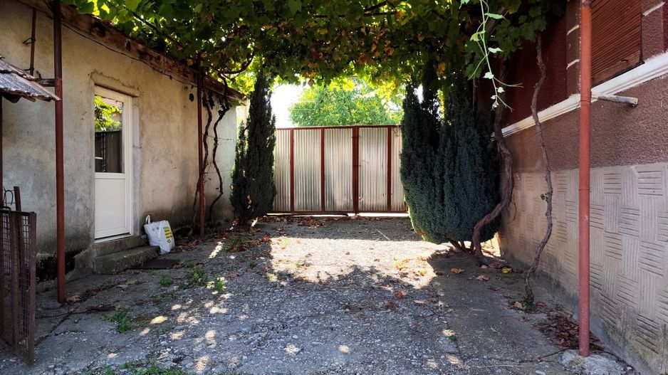 Casa la tara, Calea Mare, Bihor, teren mare, 2 intrari auto – vanzare - Poză 2