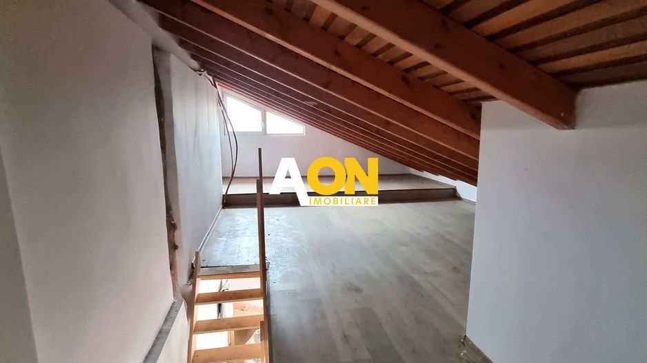 De vanzare apartament 2 camere, scara interioara, Centru - Poză 2