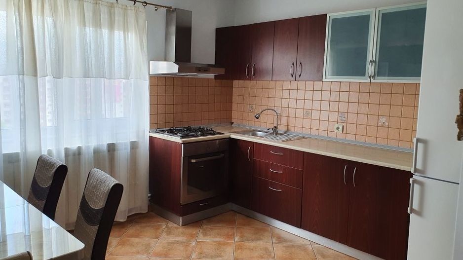 Apartament 3 camere,  mobilat si utilat, parcare, 75 mp - Poză 3