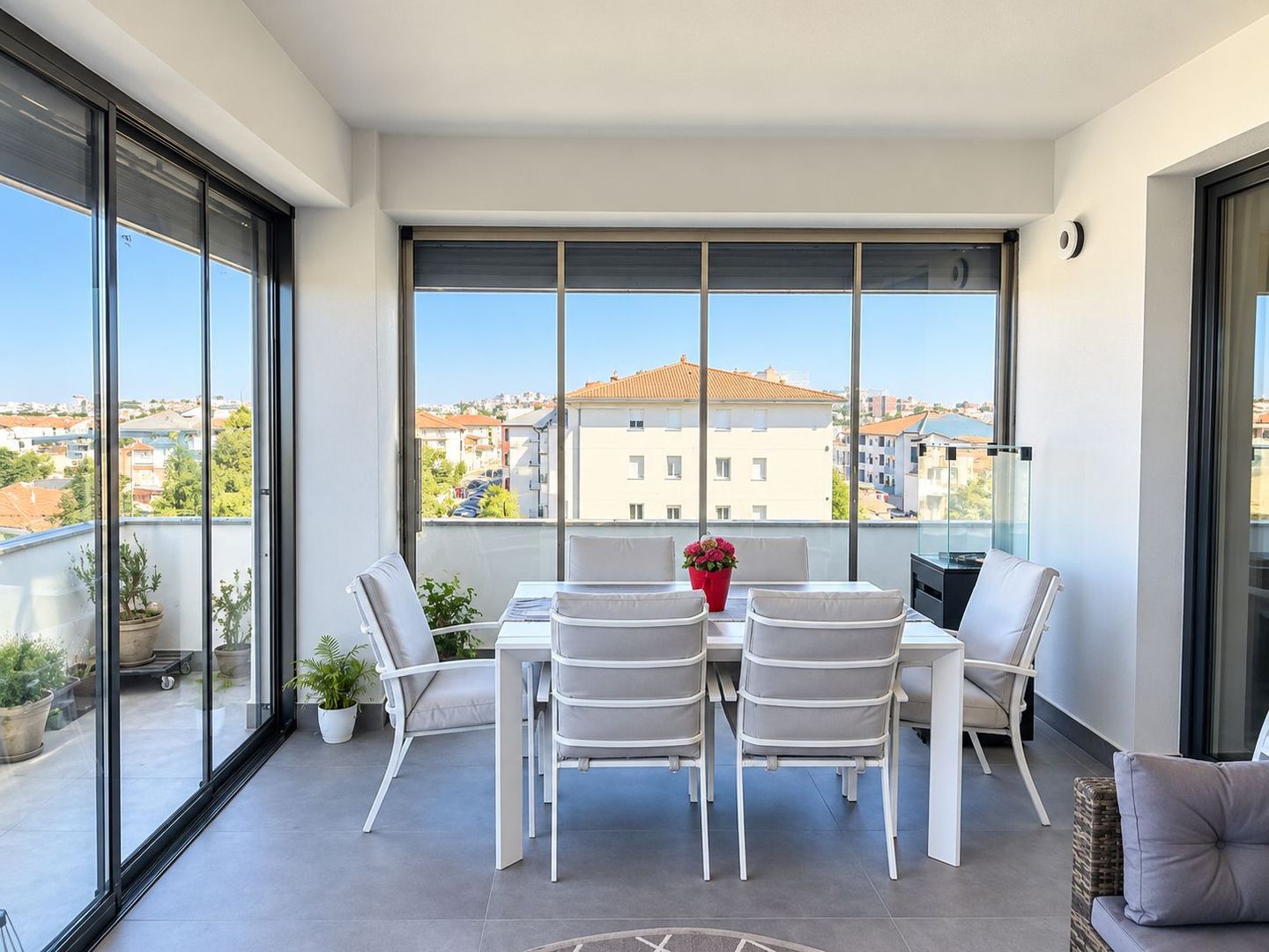 Penthouse exclusivist | Terasă 31 mp | 2 dormitoare | 2 băi | 2 parcări - Poză 5