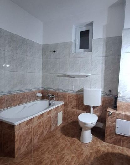 Închiriez vilă, 9 camere,Mihai Bravu, pretabil birouri/firme,nemobilat - Poză 7