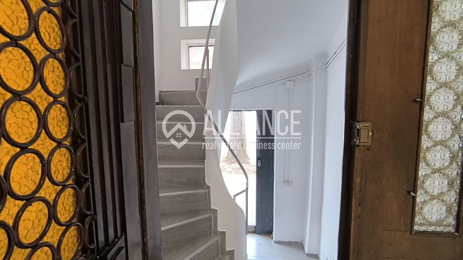 CAPITOL - Bdul Mamaia parter de vila stradal! - Poză 21