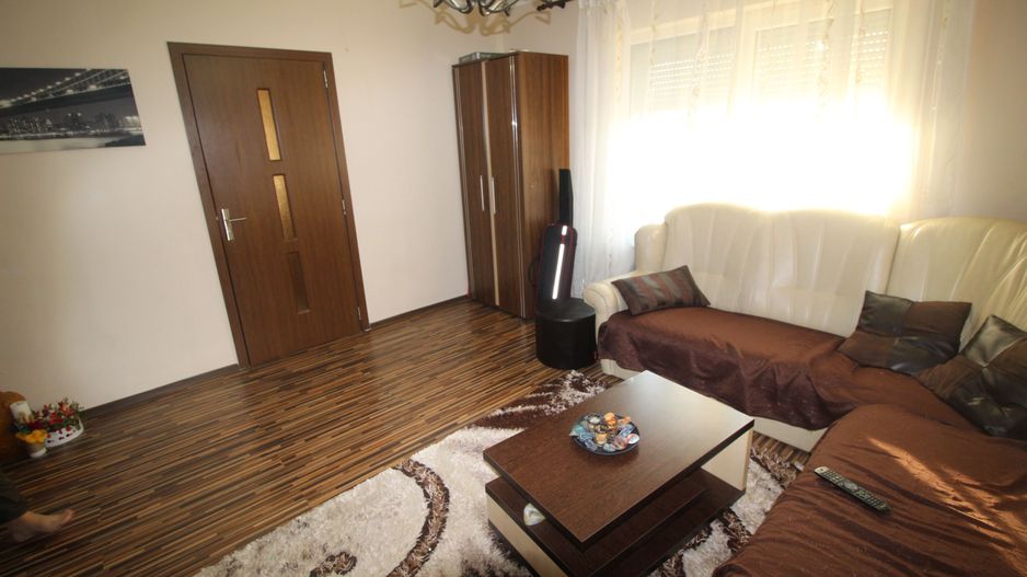 CASA-ZONA MEHALA CU DOUA FRONTURI - Poză 3