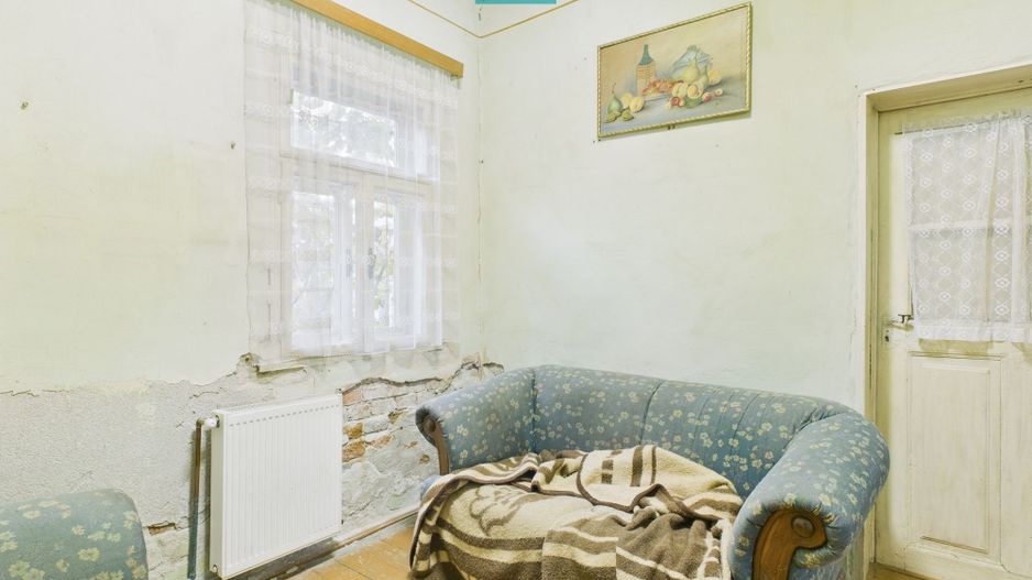 Casă cu 8 camere de renovat în Pârneava - Poză 6