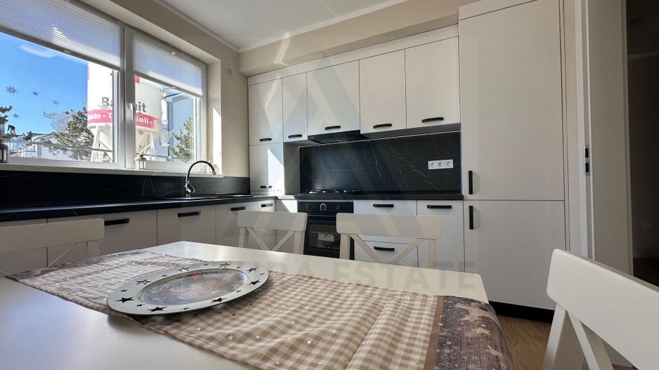 Apartament ultrafinisat 2 camere balcon 7.5 mp si parcare in Cristian - Poză 17