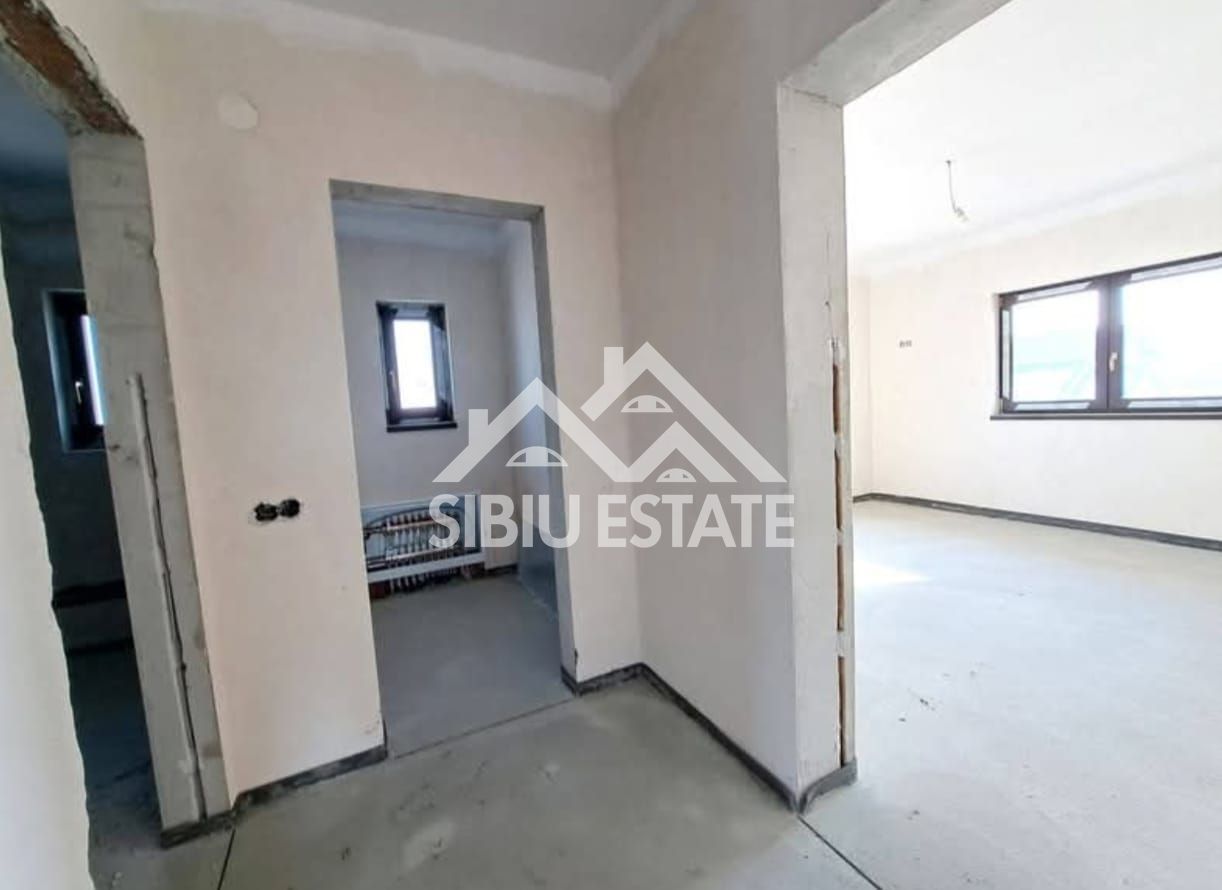 Casa 5 camere, TEREN MARE, pret BUN - Poză 9