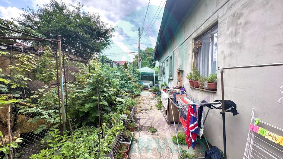 Teren de 250 mp cu casa -  la o distanta de 7 minute de statia de metrou - Poză 8