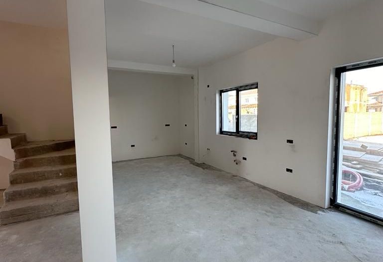 Duplex spatios despatit prin spatiu tehnic - 5 camere - Poză 11