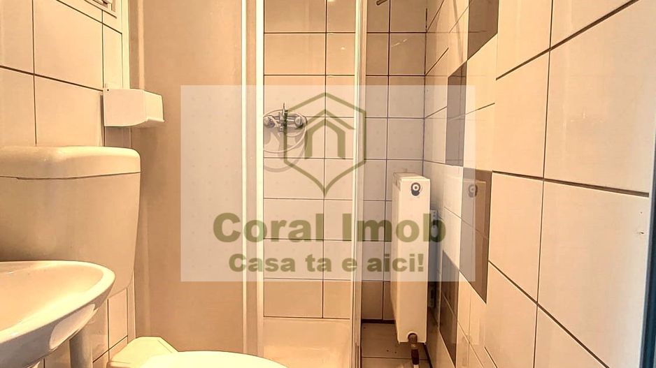 Vanzare casa 6 camere, 3 bai, 3 bucatarii, 2 centrale,  curte individu - Poză 8