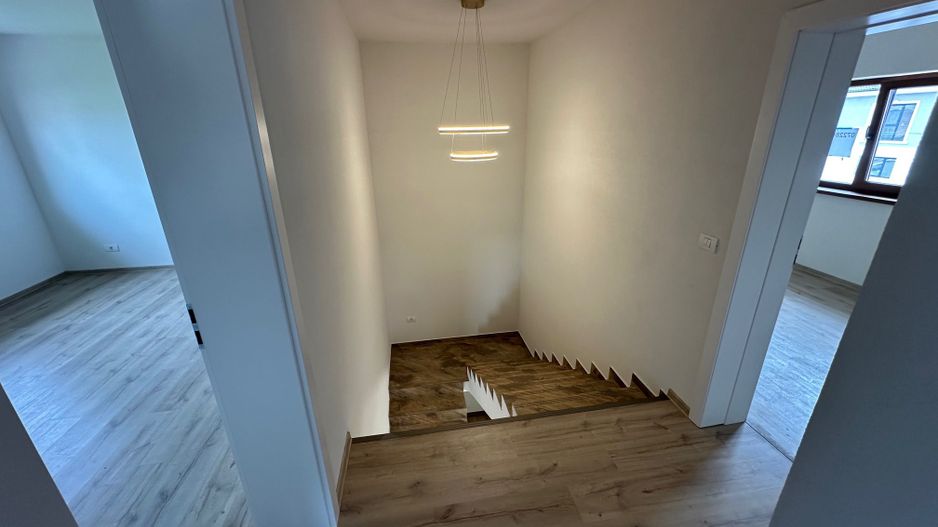 Duplex cu camera pe parter - Poză 30