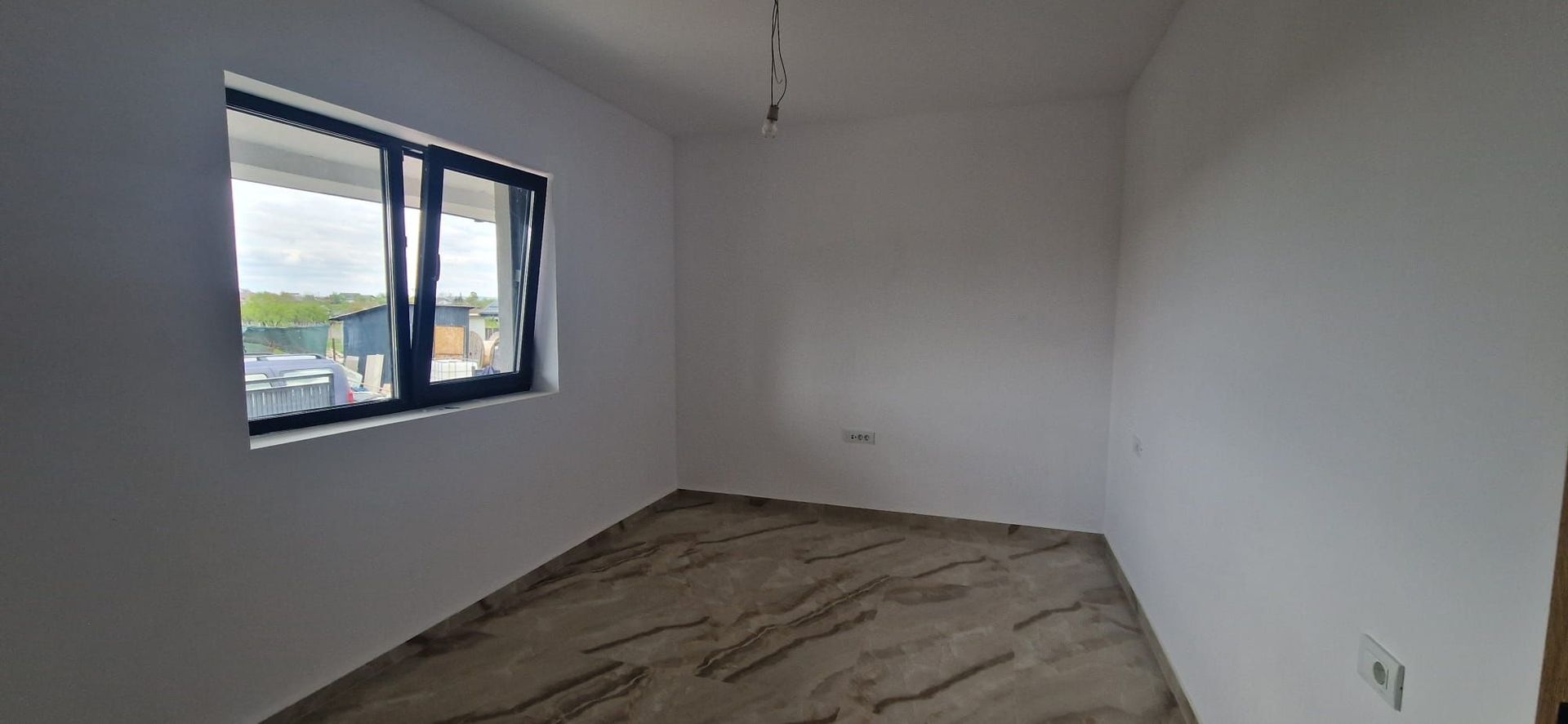 Casa plan parter 3 camere 70 mp/teren 400 mp Ciurbesti 149000 euro - Poză 6