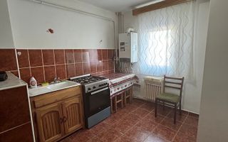 De inchiriat apartament 2 camere, zona Capat 1. Pret 250€ - Poză 5