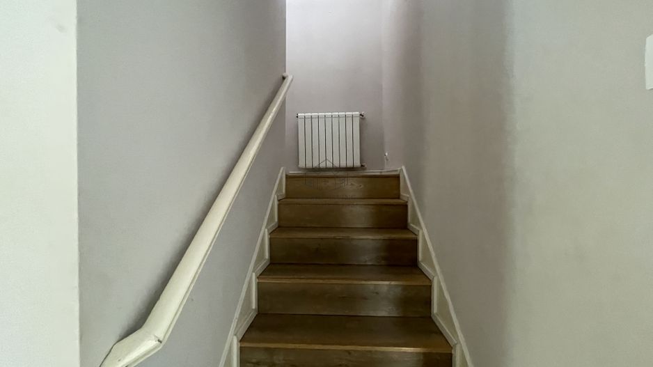 VILA SPATIOASA LA INCHIRIERE IN ZONA PIPERA LANGA SCOLI - Poză 9