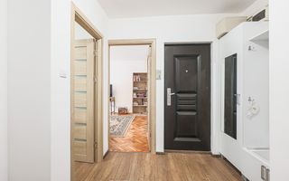 Apartament renovat, decomandat, cu 2 balcoane la Etajul 1 in Micalaca - Poză 2