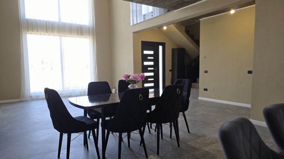 Vila intr-un peisaj idilic la 15 minute de capitala, pret imbatabil! - Poză 10