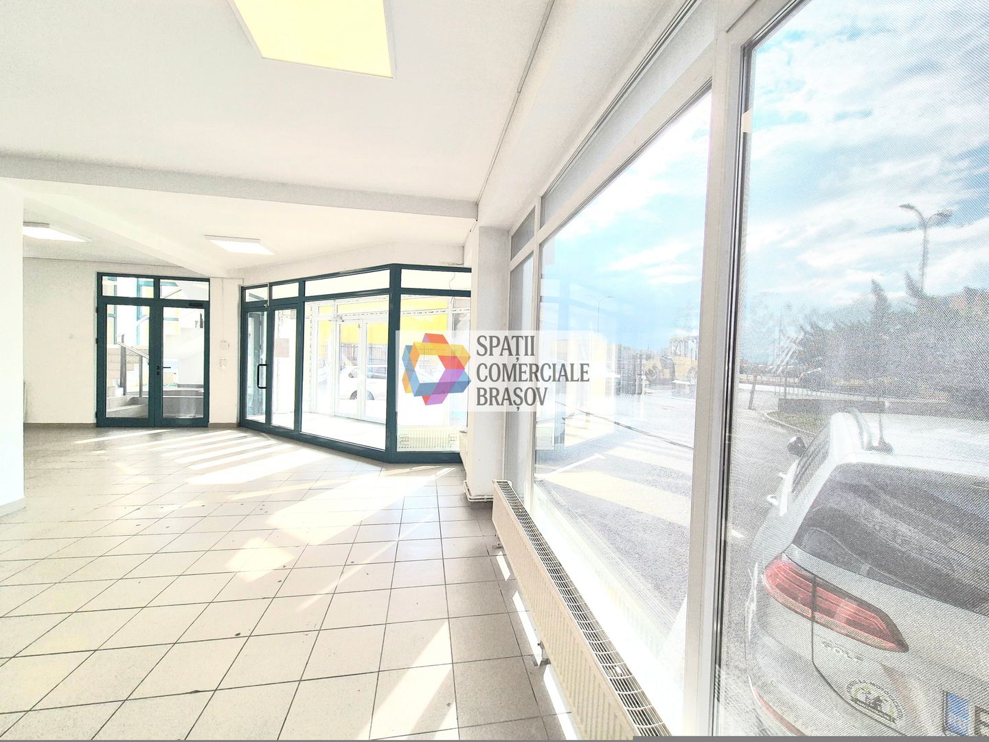 Shoroom cu depozitare Brașov 244 mp - Poză 3